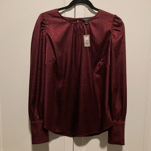 BNWT RW&CO satin burgundy blouse with cut out back - Picture 4 of 6